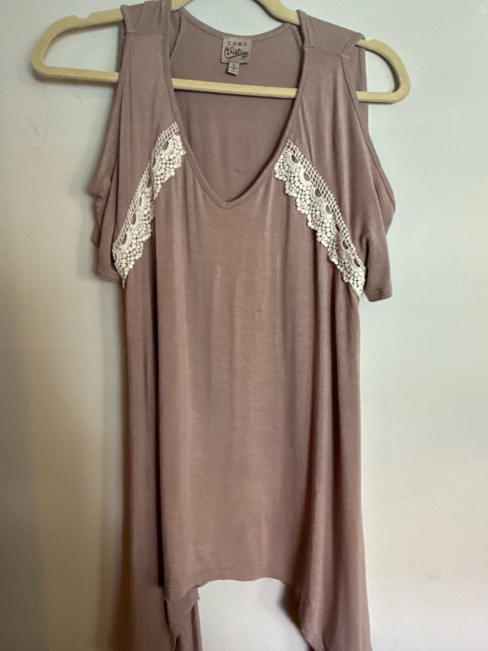 Como Vintage Mauve Lace-Trim Cold-Shoulder Top